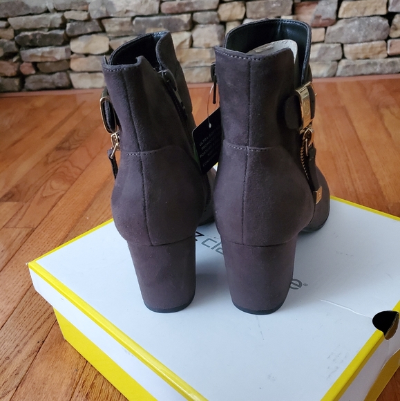 🆕🎁Liz Claiborne Cornelia Pointed Toe Ankle Boot - Picture 6 of 6